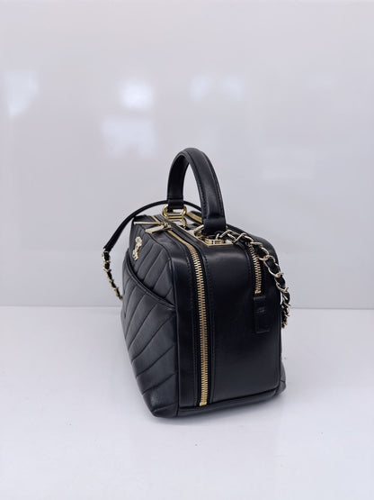 BLACK CHEVRON LAMBSKIN MEDIUM TRENDY CC BOWLING BAG