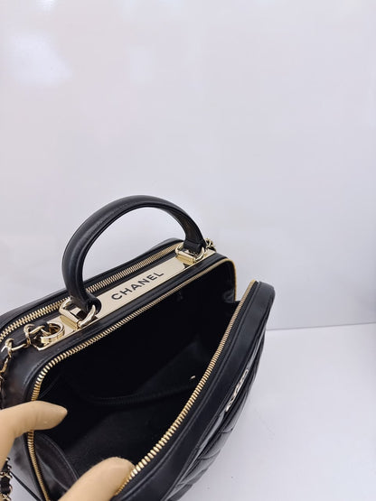 BLACK CHEVRON LAMBSKIN MEDIUM TRENDY CC BOWLING BAG