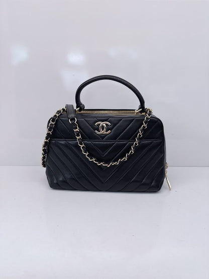 BLACK CHEVRON LAMBSKIN MEDIUM TRENDY CC BOWLING BAG