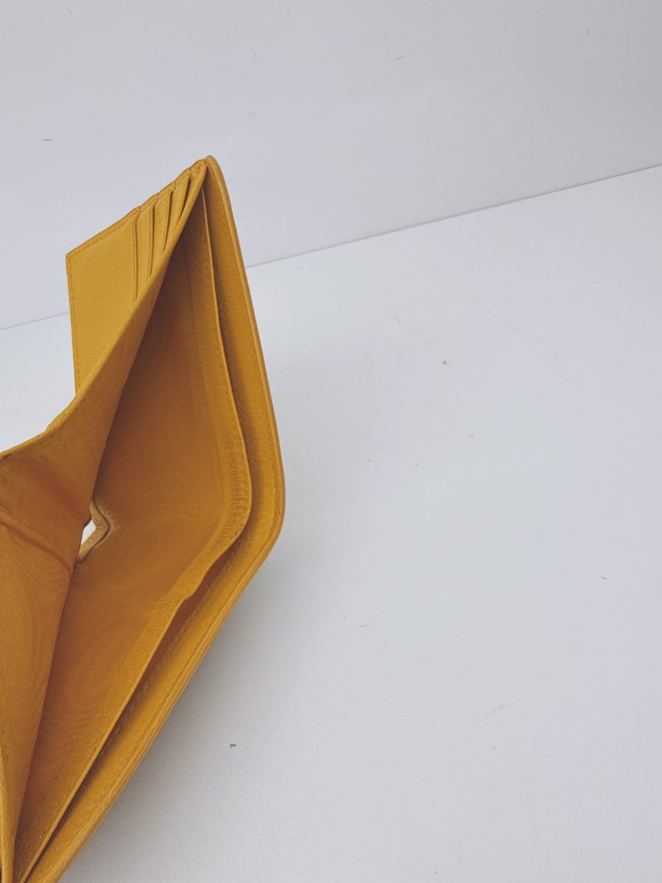 BEIGE YELLOW GG SUPREME CANVAS BIFOLD WALLET