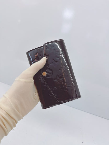 BLACK MONOGRAM VERNIS SARAH NW WALLET