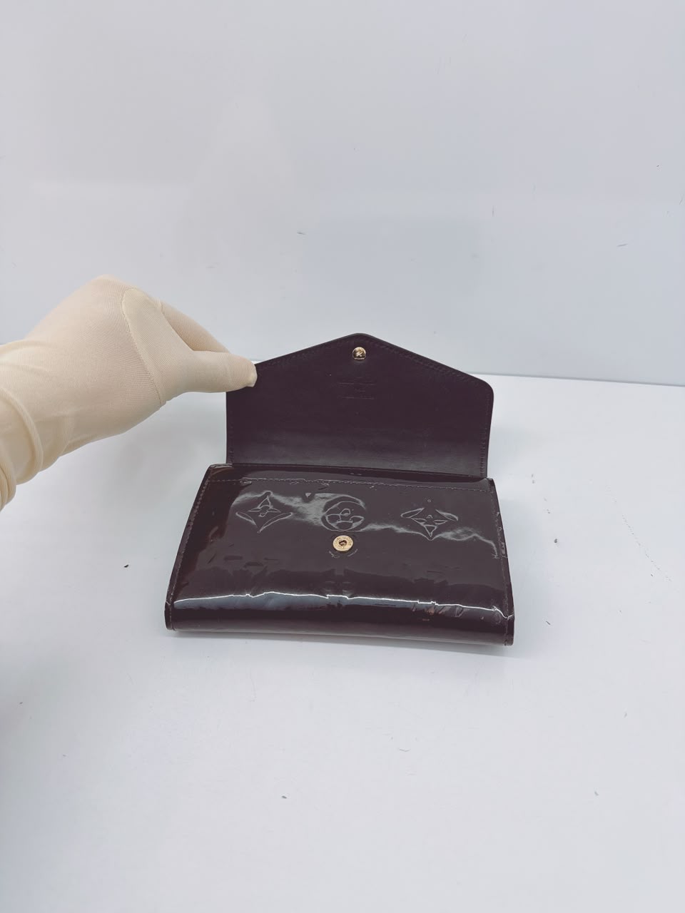 BLACK MONOGRAM VERNIS SARAH NW WALLET