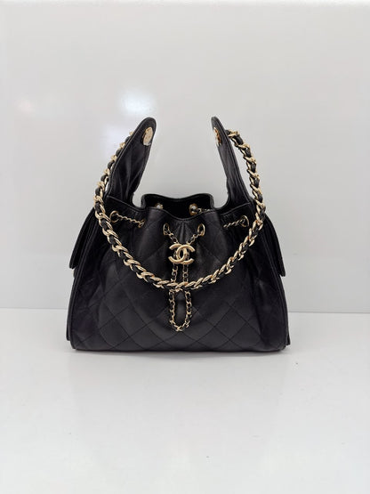 BLACK GRAINED CALFSKIN AND GOLD TONE METAL CHANEL 25 SMALL HANDBAG