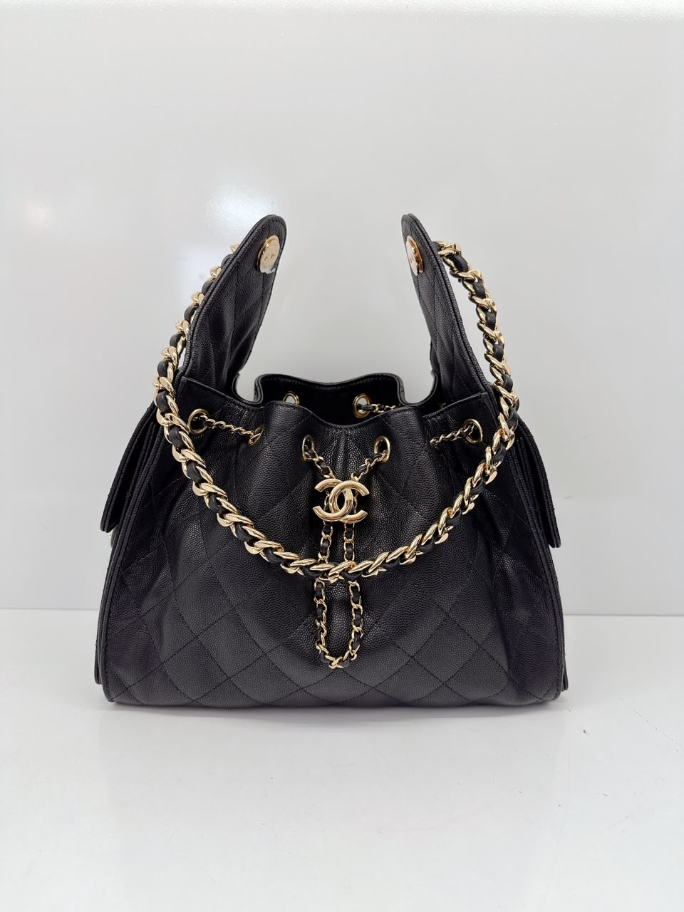 BLACK GRAINED CALFSKIN AND GOLD TONE METAL CHANEL 25 SMALL HANDBAG