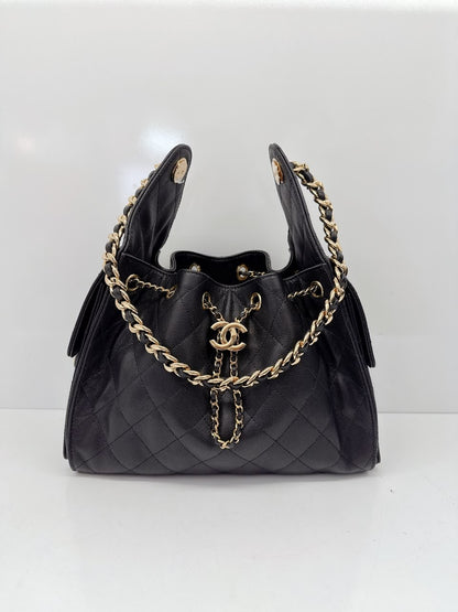 BLACK GRAINED CALFSKIN AND GOLD TONE METAL CHANEL 25 SMALL HANDBAG