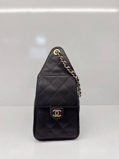 BLACK GRAINED CALFSKIN AND GOLD TONE METAL CHANEL 25 SMALL HANDBAG
