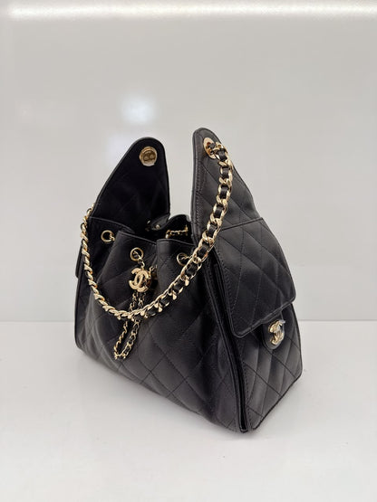 BLACK GRAINED CALFSKIN AND GOLD TONE METAL CHANEL 25 SMALL HANDBAG