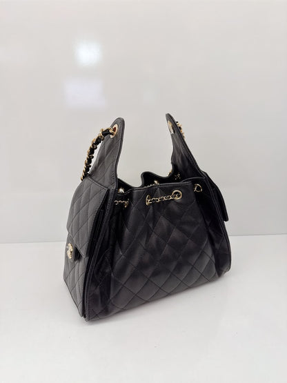 BLACK GRAINED CALFSKIN AND GOLD TONE METAL CHANEL 25 SMALL HANDBAG
