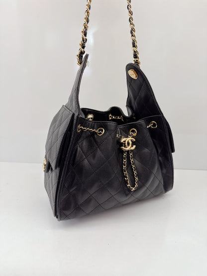 BLACK GRAINED CALFSKIN AND GOLD TONE METAL CHANEL 25 SMALL HANDBAG