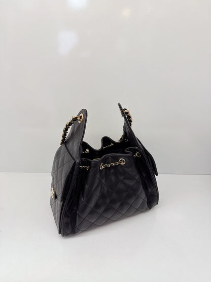 BLACK GRAINED CALFSKIN AND GOLD TONE METAL CHANEL 25 SMALL HANDBAG
