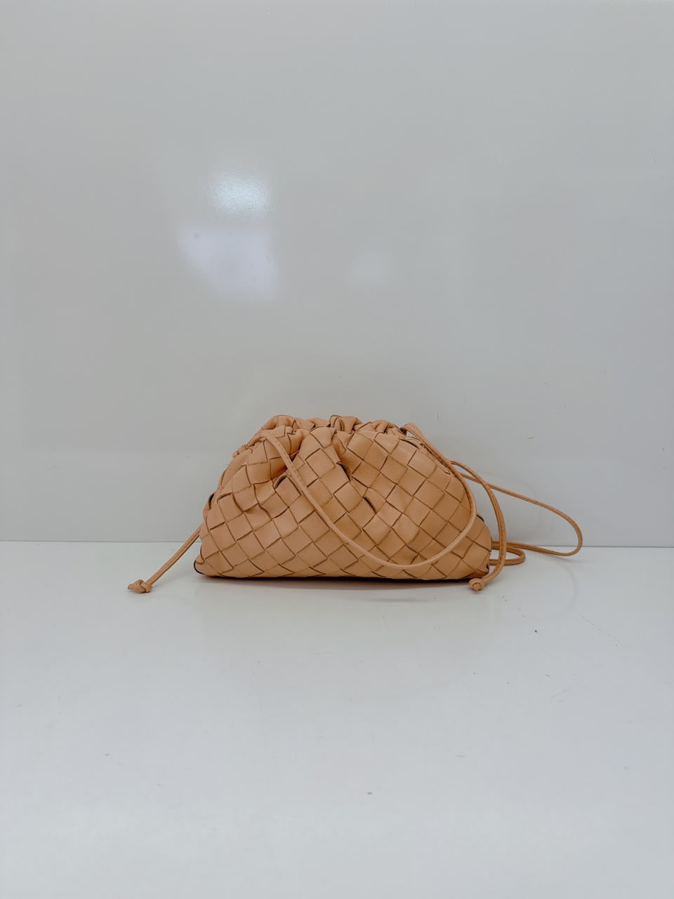 BEIGE INTRECCIATO LEATHER THE POUCH SHOULDER BAG