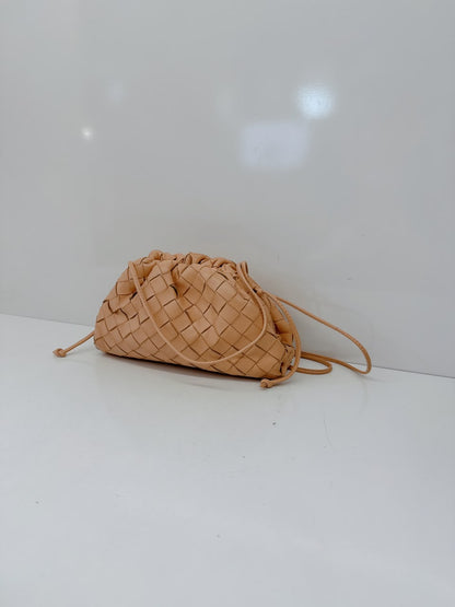 BEIGE INTRECCIATO LEATHER THE POUCH SHOULDER BAG