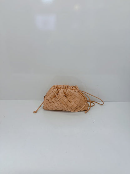 BEIGE INTRECCIATO LEATHER THE POUCH SHOULDER BAG