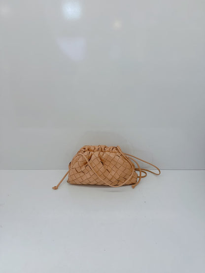 BEIGE INTRECCIATO LEATHER THE POUCH SHOULDER BAG