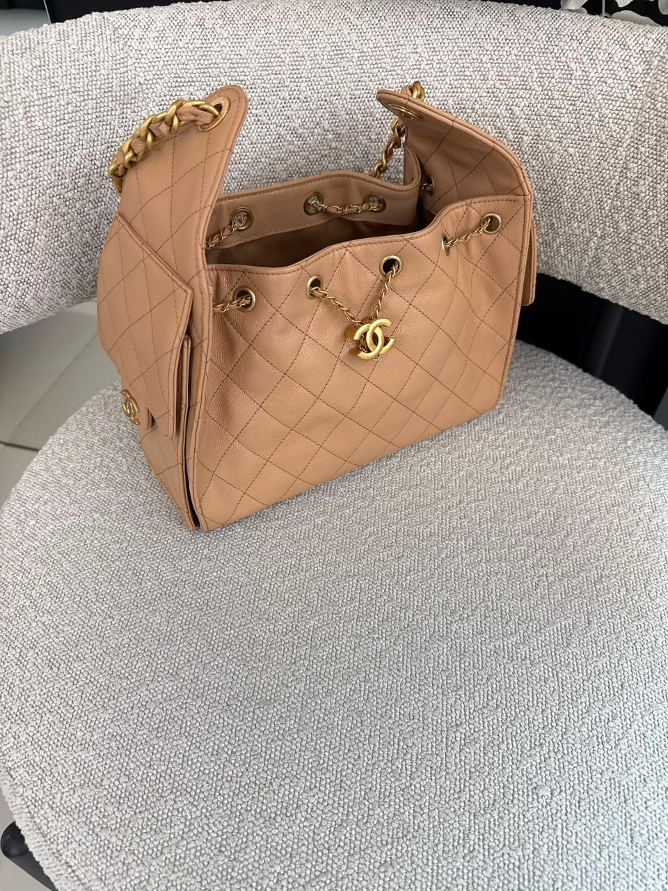 BEIGE GRAINED CALFSKIN CHANEL 25 SMALL GOLD TONE HARDWARE