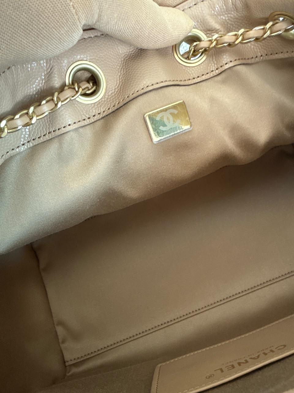 BEIGE GRAINED CALFSKIN CHANEL 25 SMALL GOLD TONE HARDWARE