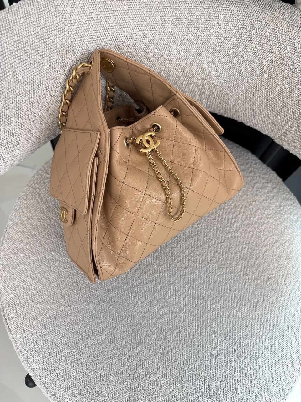 BEIGE GRAINED CALFSKIN CHANEL 25 SMALL GOLD TONE HARDWARE