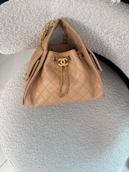 BEIGE GRAINED CALFSKIN CHANEL 25 SMALL GOLD TONE HARDWARE