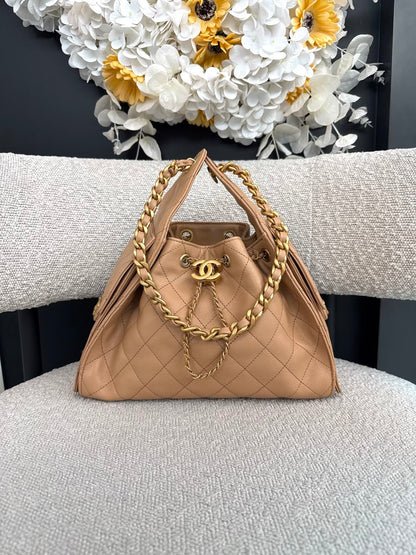 BEIGE GRAINED CALFSKIN CHANEL 25 SMALL GOLD TONE HARDWARE
