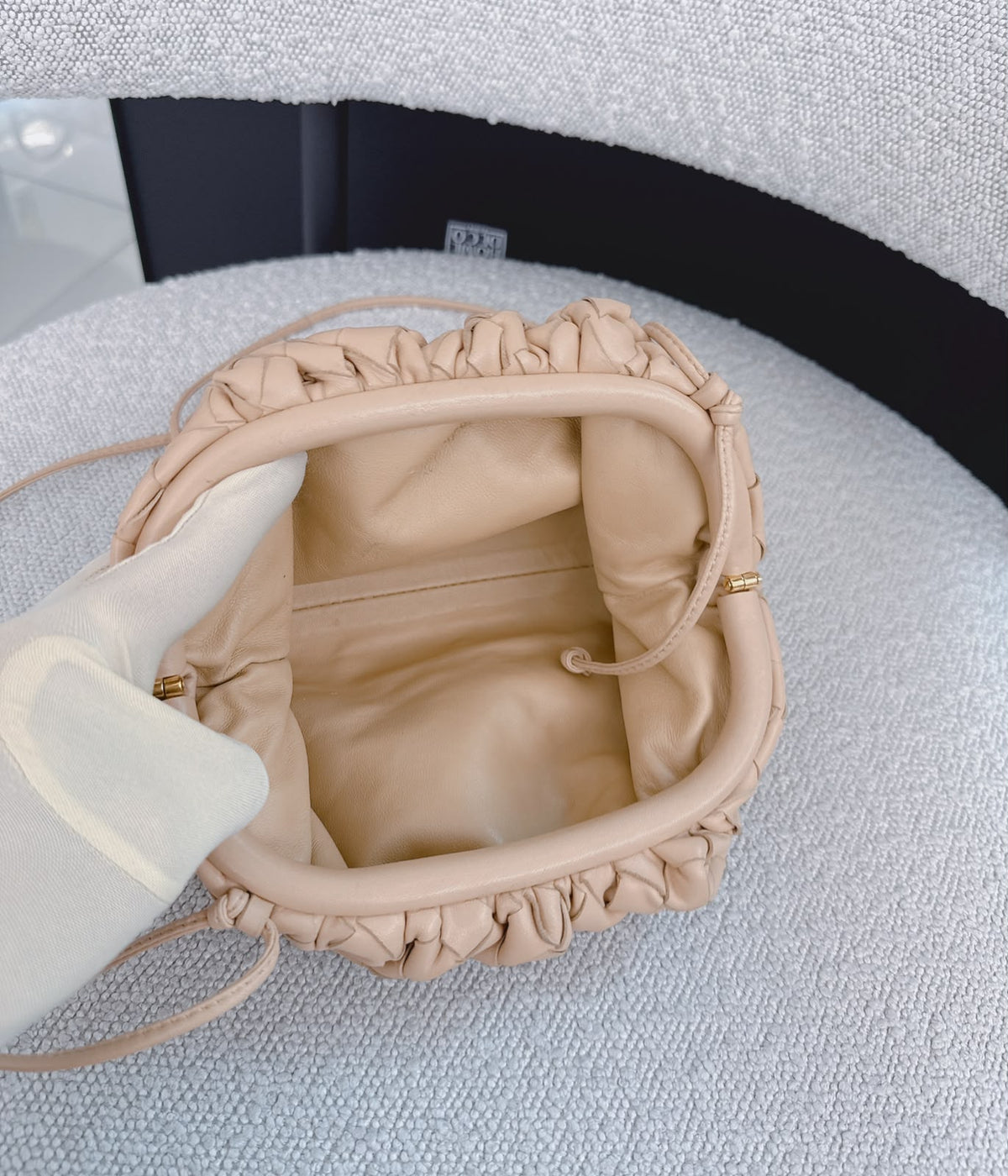 BEIGE INTRECCIATO LEATHER THE POUCH SHOULDER BAG