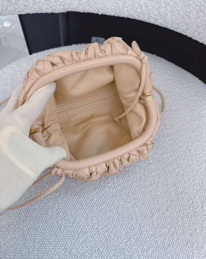 BEIGE INTRECCIATO LEATHER THE POUCH SHOULDER BAG