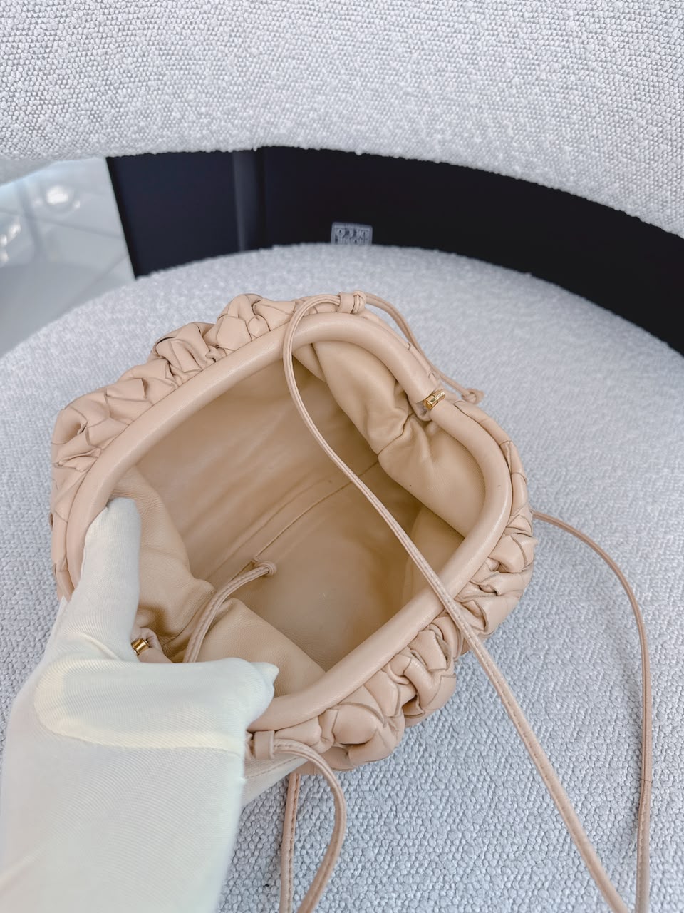 BEIGE INTRECCIATO LEATHER THE POUCH SHOULDER BAG