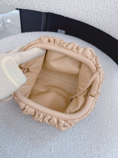BEIGE INTRECCIATO LEATHER THE POUCH SHOULDER BAG
