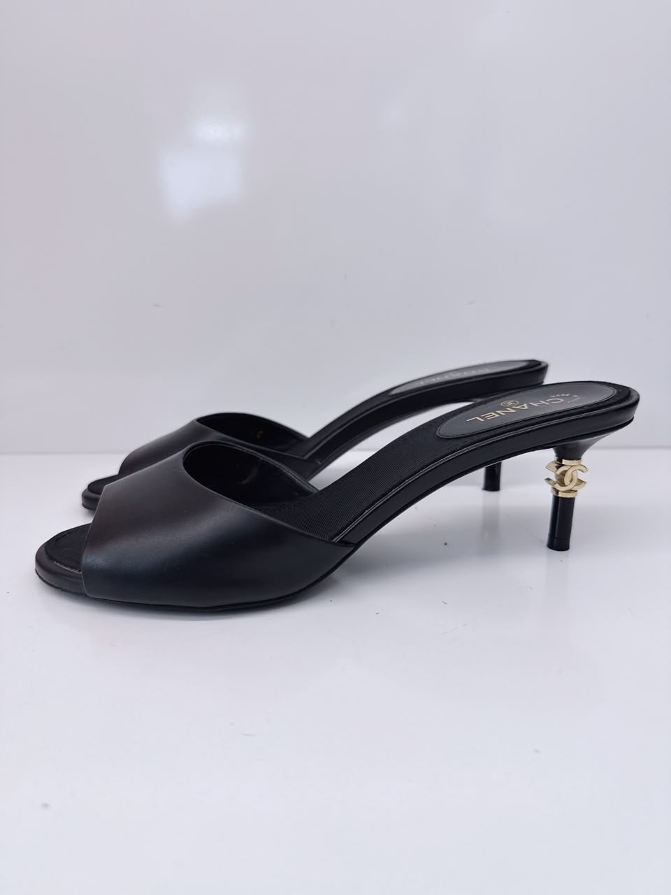 BLACK LEATHER CC HEEL SLIDE SANDALS 38.5C