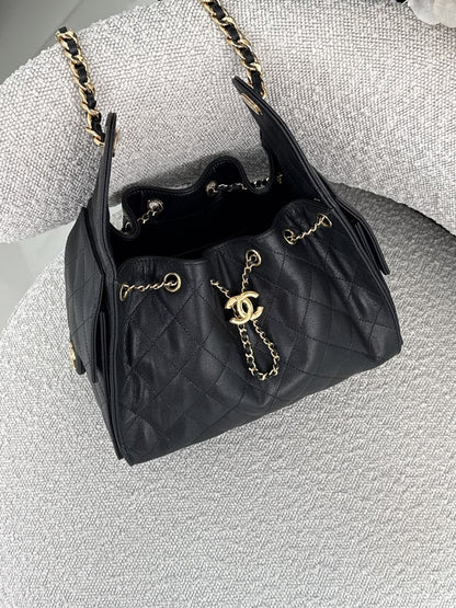 BLACK GRAINED CALFSKIN AND GOLD TONE METAL CHANEL 25 SMALL HANDBAG