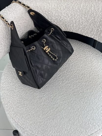 BLACK GRAINED CALFSKIN AND GOLD TONE METAL CHANEL 25 SMALL HANDBAG