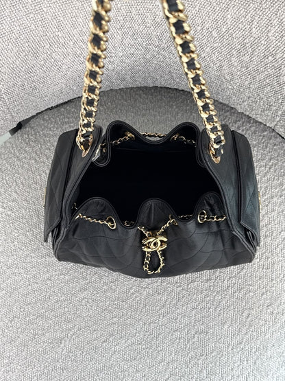 BLACK GRAINED CALFSKIN AND GOLD TONE METAL CHANEL 25 SMALL HANDBAG