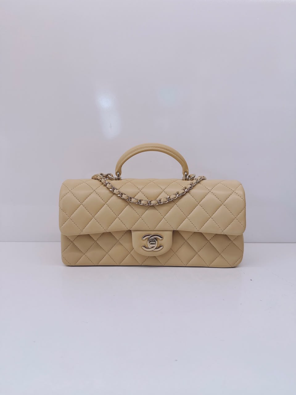 BEIGE QUILTED LAMBSKIN LEATHER CLASSIC TOP HANDLE EAST WEST FLAP GOLD-TONE HARDWARE BAG