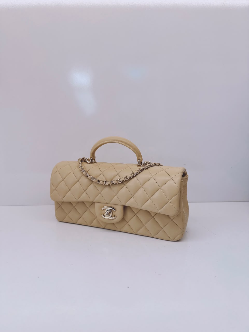 BEIGE QUILTED LAMBSKIN LEATHER CLASSIC TOP HANDLE EAST WEST FLAP GOLD-TONE HARDWARE BAG