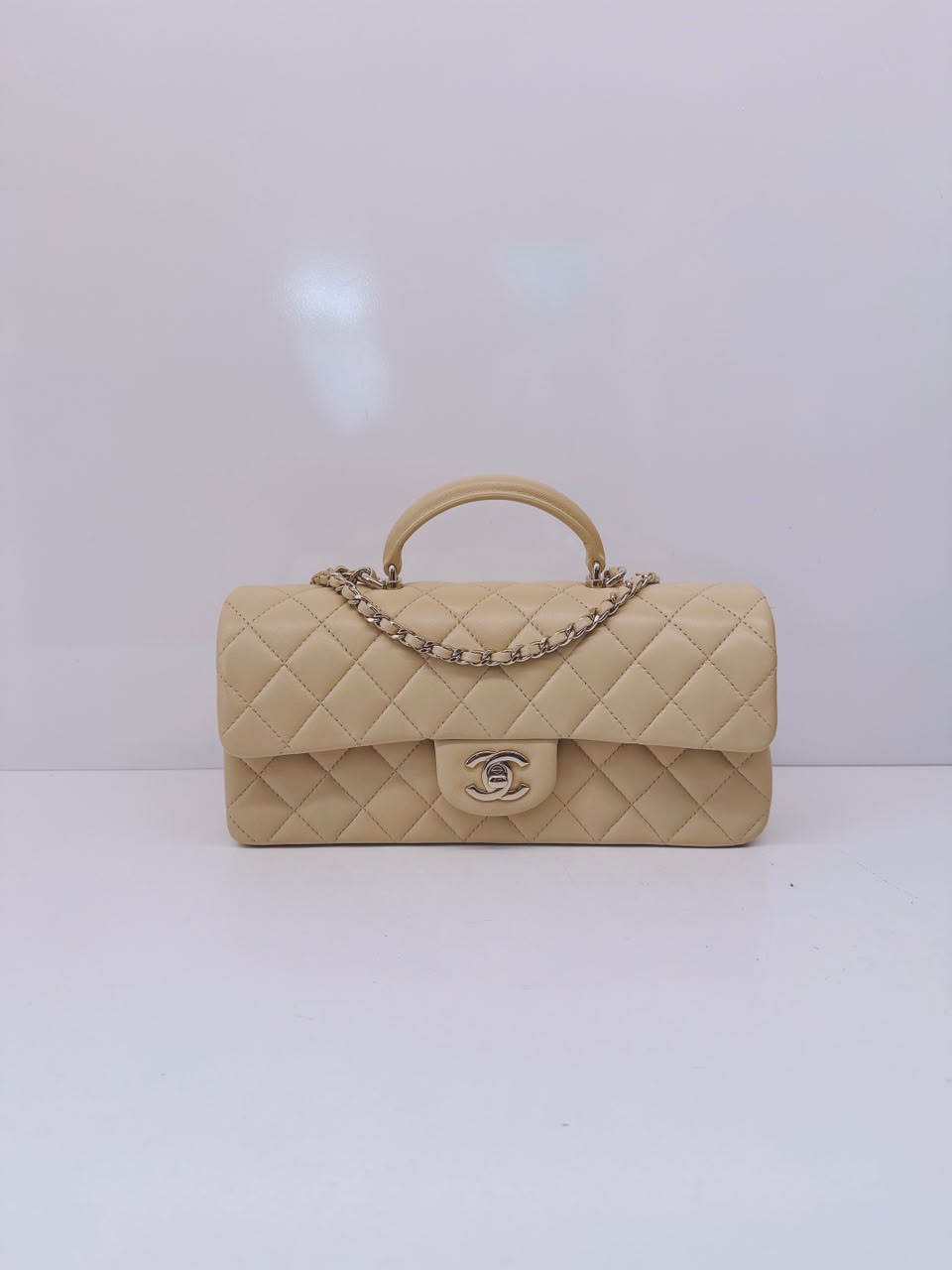 BEIGE QUILTED LAMBSKIN LEATHER CLASSIC TOP HANDLE EAST WEST FLAP GOLD-TONE HARDWARE BAG