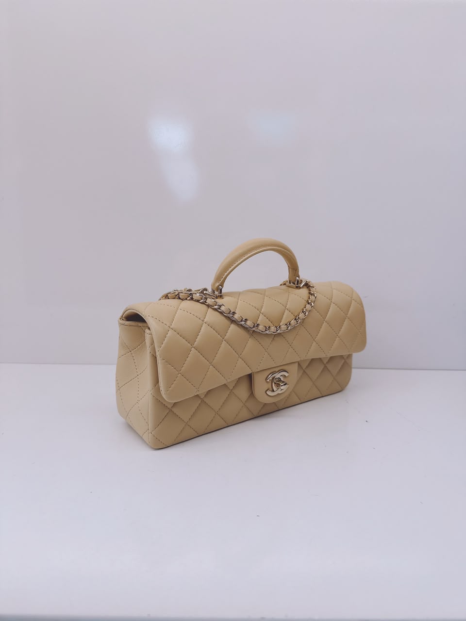 BEIGE QUILTED LAMBSKIN LEATHER CLASSIC TOP HANDLE EAST WEST FLAP GOLD-TONE HARDWARE BAG