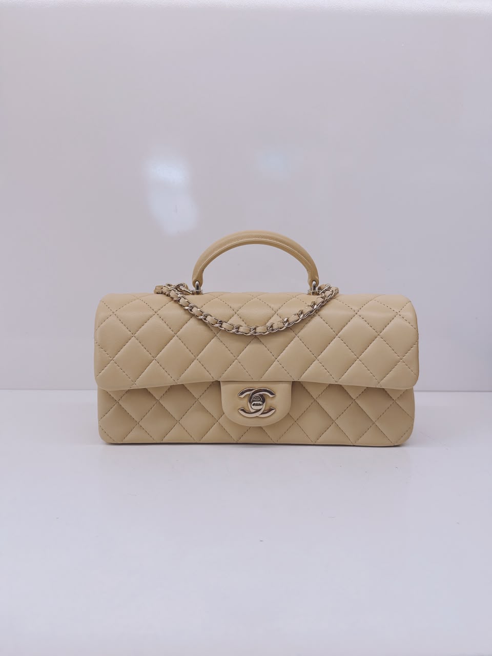 BEIGE QUILTED LAMBSKIN LEATHER CLASSIC TOP HANDLE EAST WEST FLAP GOLD-TONE HARDWARE BAG