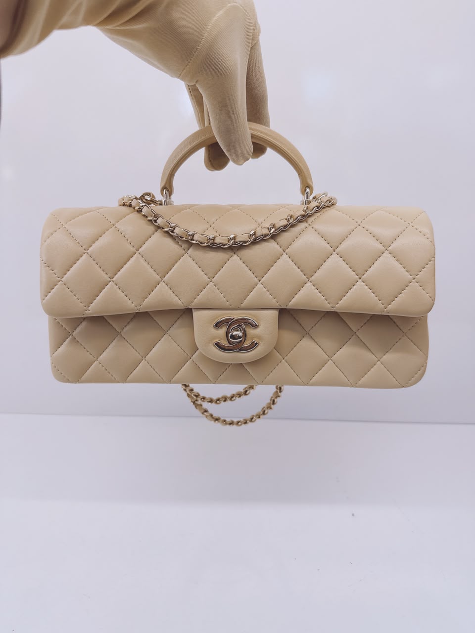BEIGE QUILTED LAMBSKIN LEATHER CLASSIC TOP HANDLE EAST WEST FLAP GOLD-TONE HARDWARE BAG