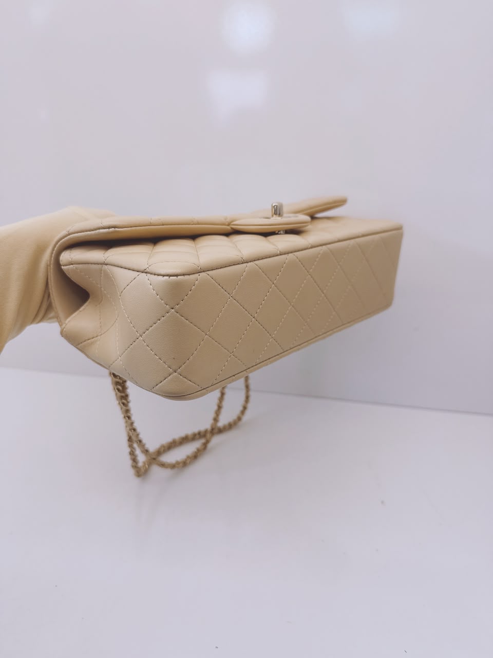 BEIGE QUILTED LAMBSKIN LEATHER CLASSIC TOP HANDLE EAST WEST FLAP GOLD-TONE HARDWARE BAG