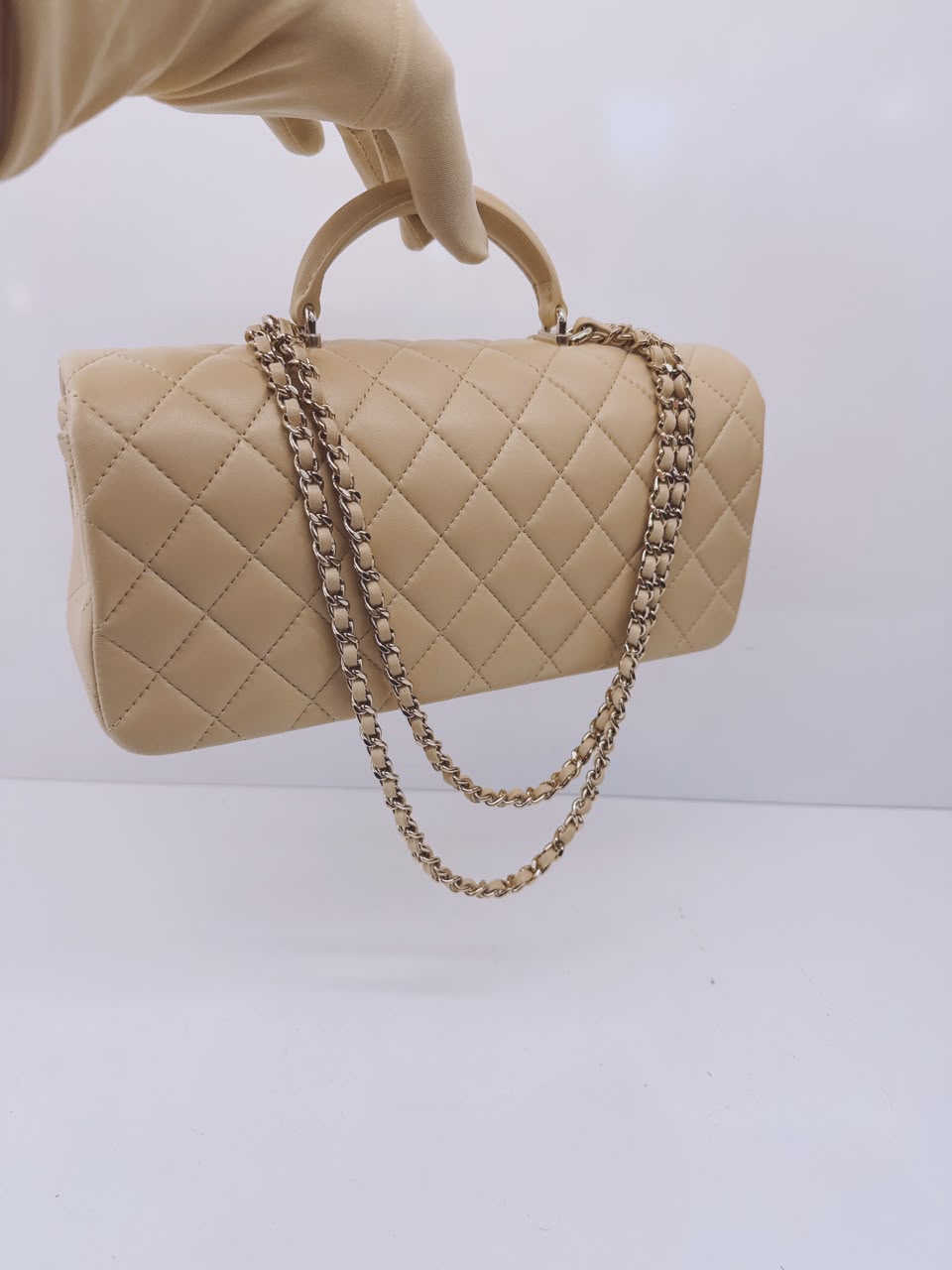 BEIGE QUILTED LAMBSKIN LEATHER CLASSIC TOP HANDLE EAST WEST FLAP GOLD-TONE HARDWARE BAG