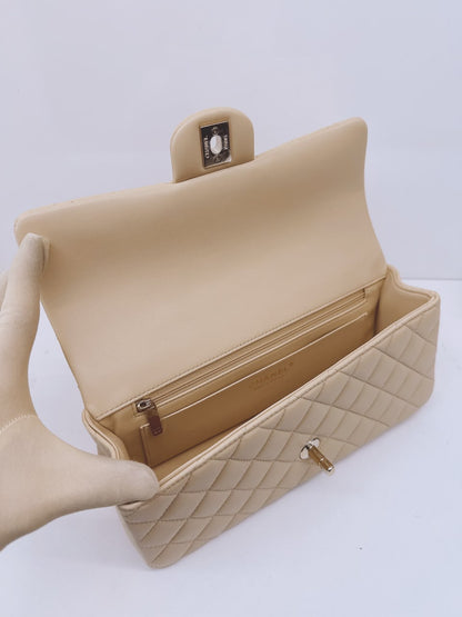 BEIGE QUILTED LAMBSKIN LEATHER CLASSIC TOP HANDLE EAST WEST FLAP GOLD-TONE HARDWARE BAG