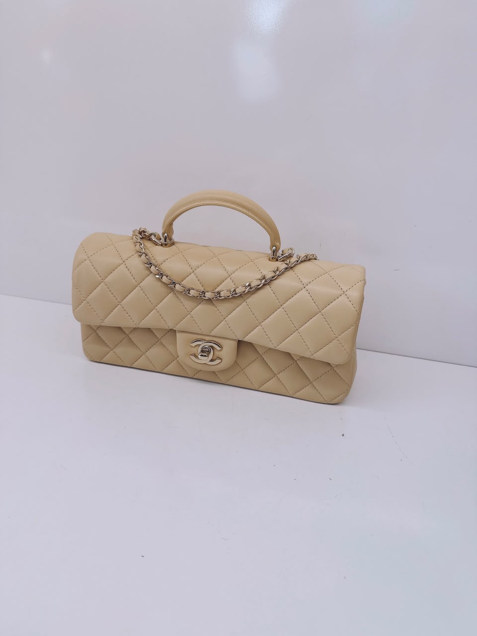 BEIGE QUILTED LAMBSKIN LEATHER CLASSIC TOP HANDLE EAST WEST FLAP GOLD-TONE HARDWARE BAG