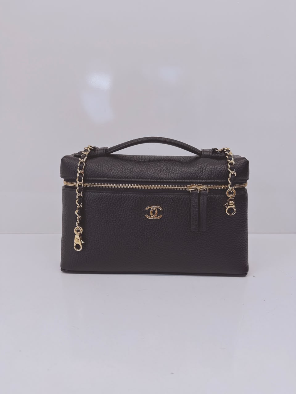 BLACK GRAINED CALFSKIN LEATHER LARGE VANITY WITH GOLD-TONE CHAIN