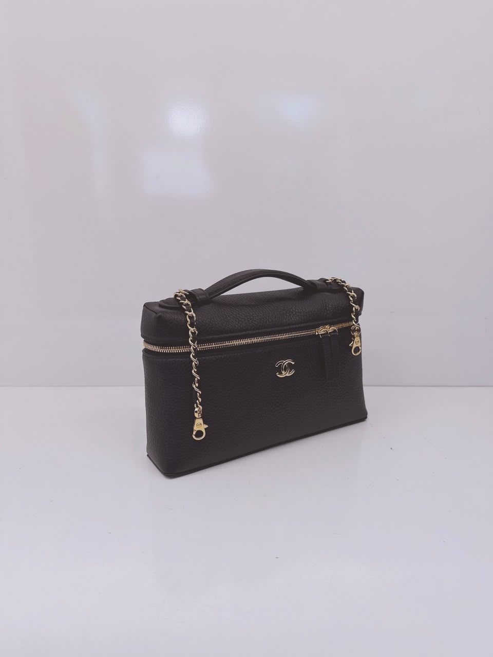 BLACK GRAINED CALFSKIN LEATHER LARGE VANITY WITH GOLD-TONE CHAIN