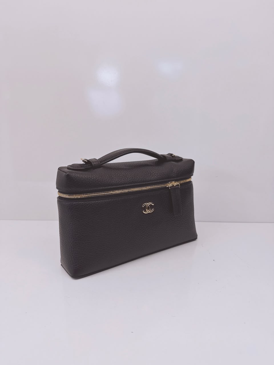 BLACK GRAINED CALFSKIN LEATHER LARGE VANITY WITH GOLD-TONE CHAIN