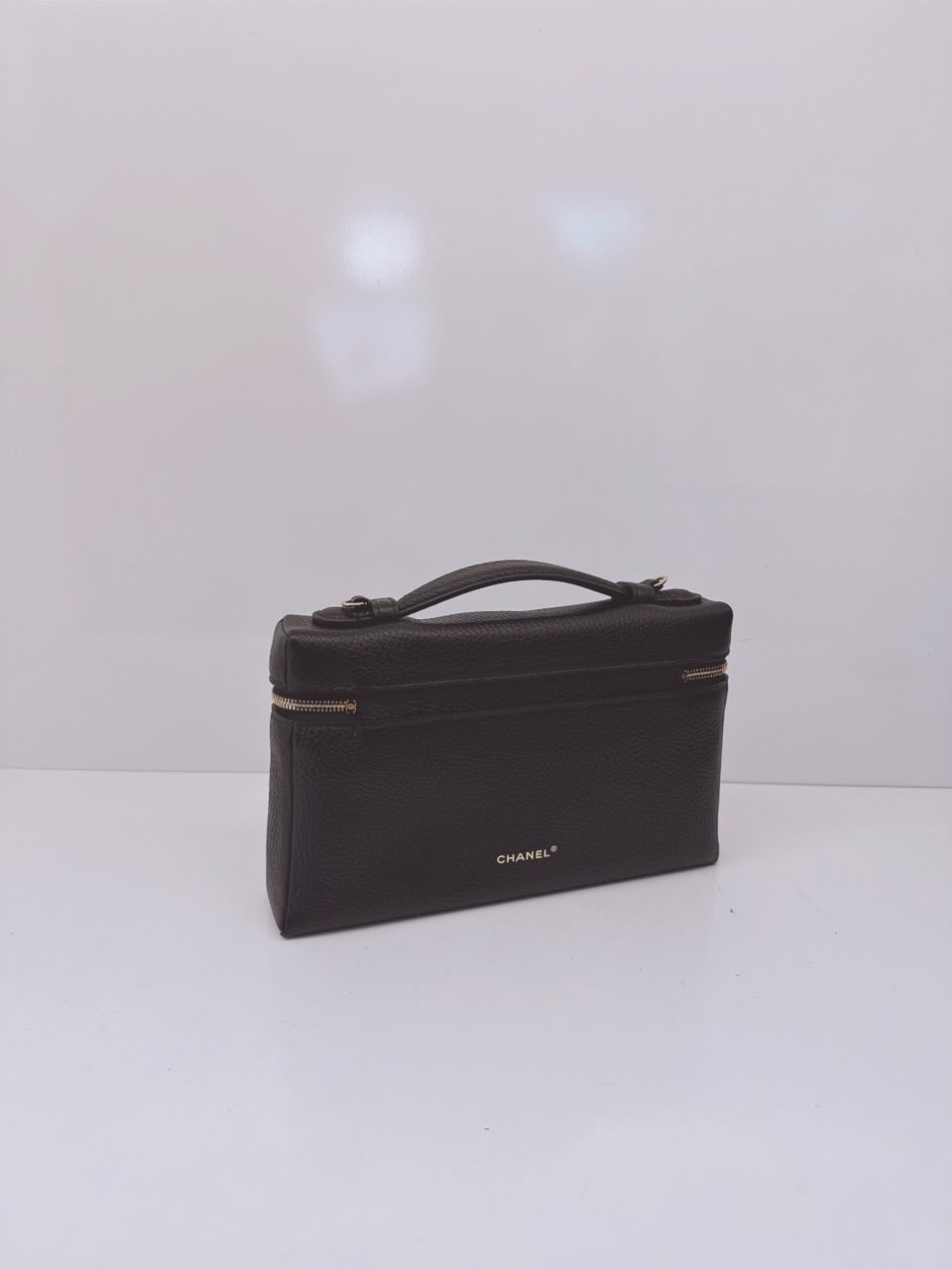 BLACK GRAINED CALFSKIN LEATHER LARGE VANITY WITH GOLD-TONE CHAIN