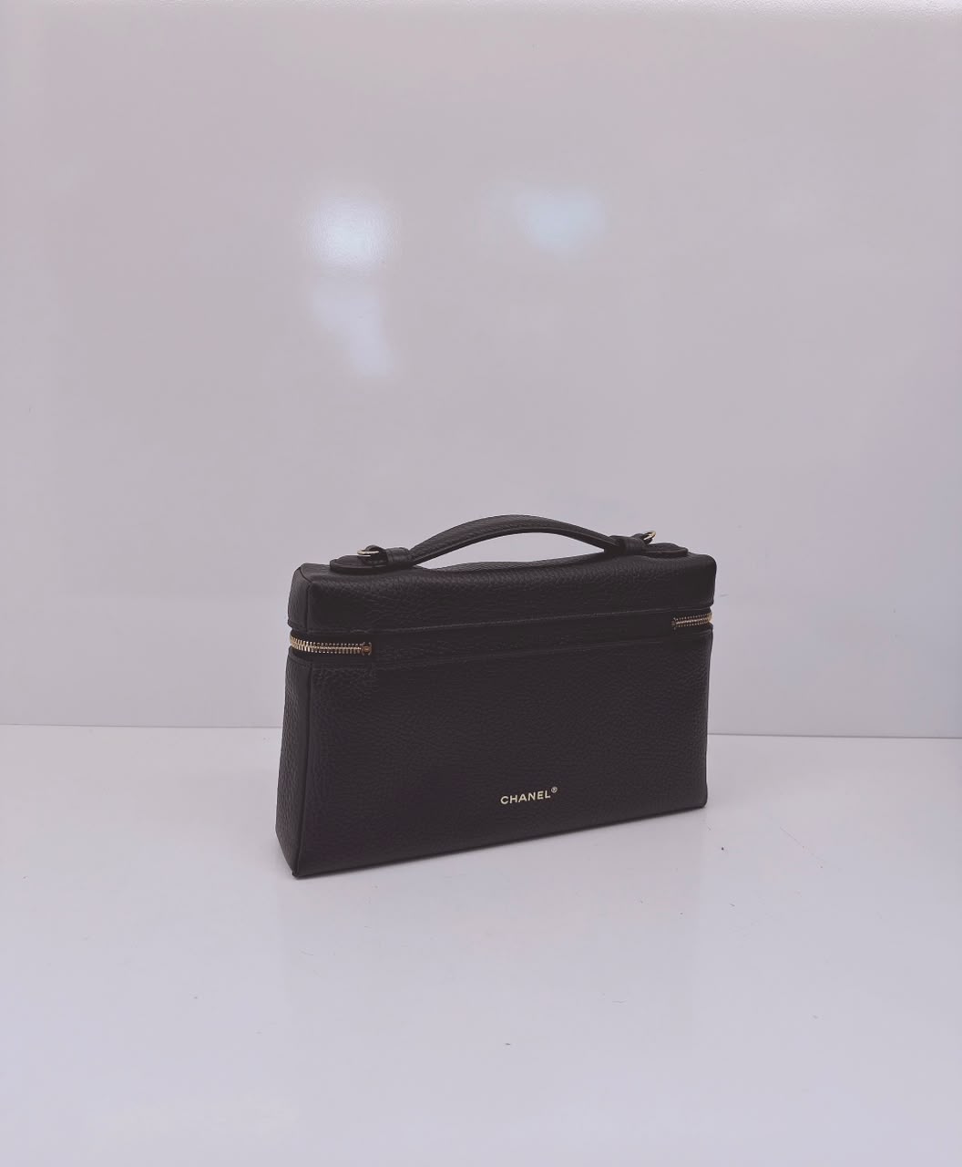 BLACK GRAINED CALFSKIN LEATHER LARGE VANITY WITH GOLD-TONE CHAIN