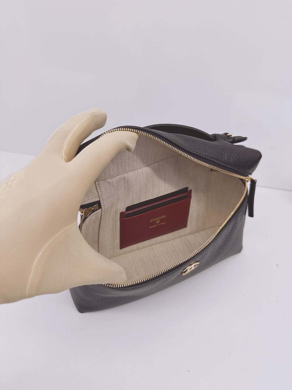 BLACK GRAINED CALFSKIN LEATHER LARGE VANITY WITH GOLD-TONE CHAIN