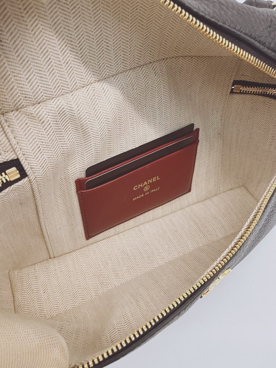 BLACK GRAINED CALFSKIN LEATHER LARGE VANITY WITH GOLD-TONE CHAIN