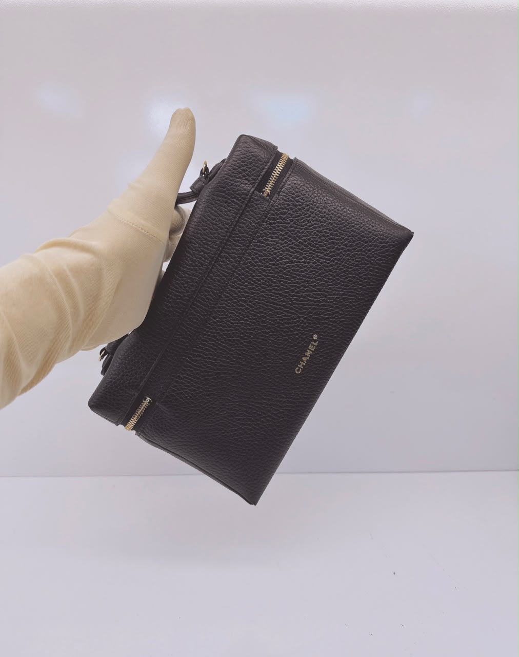 BLACK GRAINED CALFSKIN LEATHER LARGE VANITY WITH GOLD-TONE CHAIN