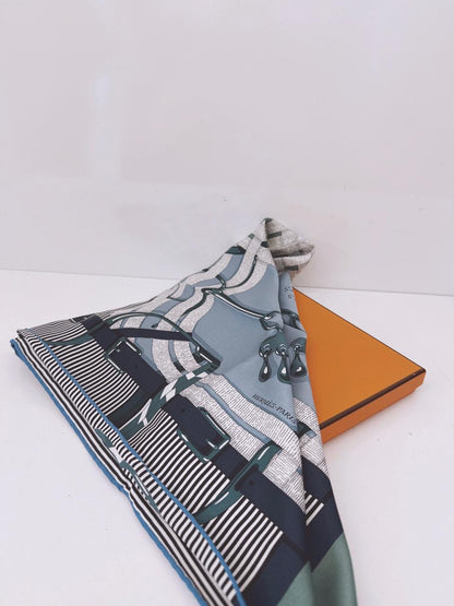 GRIS BLEUTE/BLEU MARINE/VERT CYPRES CARRE 70 MORS A JOUETS CHEMISE SCARF
